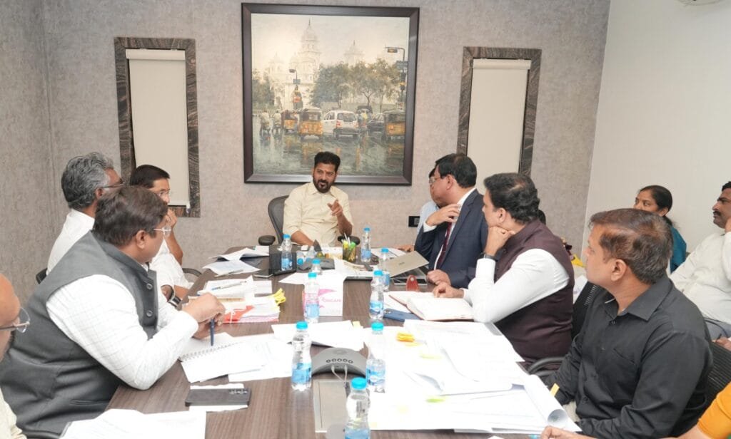 Cm revanth reddy - 22 వస్తువులతో స్కూల్ విద్యార్థులకు కిట్ - bikki news